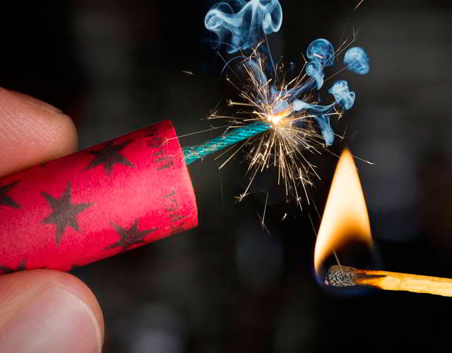 Una pena de dos años de cárcel podrían recibir quienes vendan fuegos artificiales a menores de edad