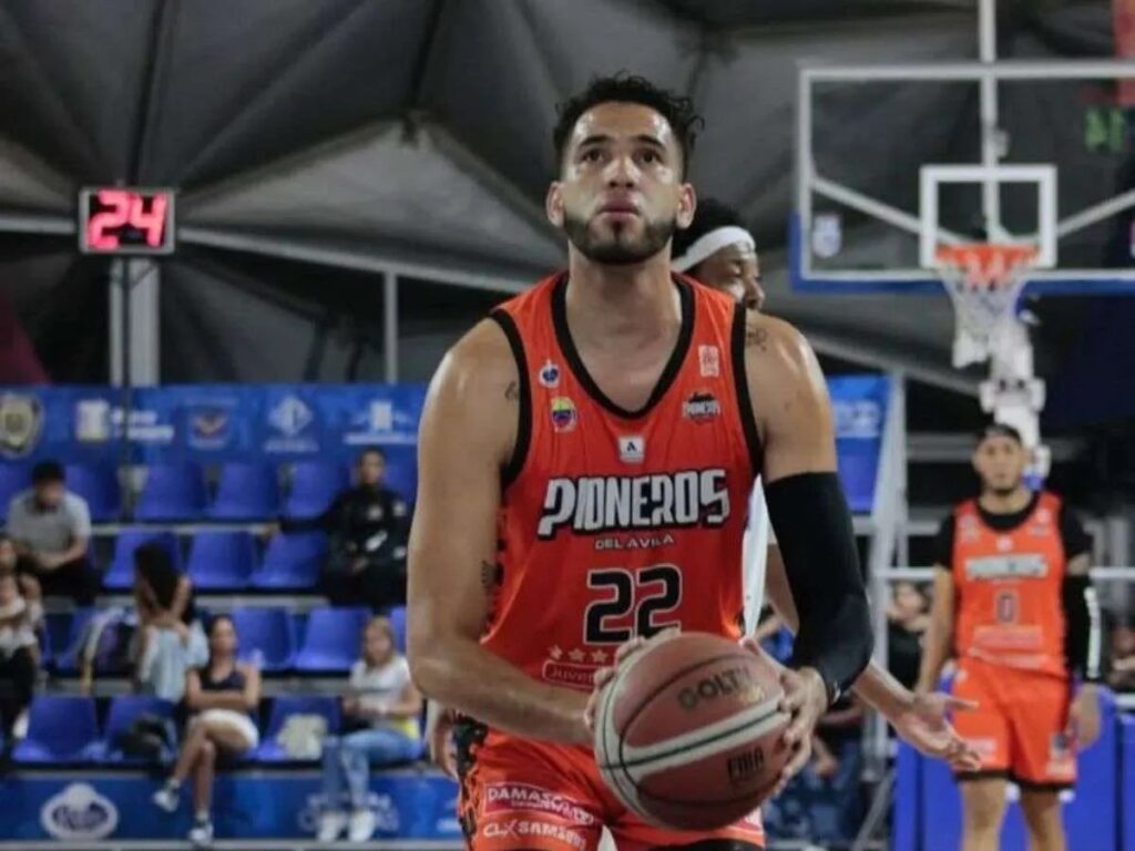 Eliezer Montaño repetirá con Pioneros en 2025