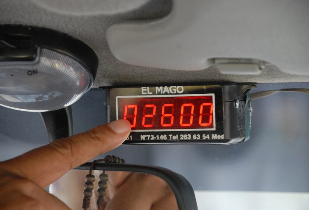 Nuevas tarifas 2025: costo de una mínima de taxi y parqueadero en Bogotá