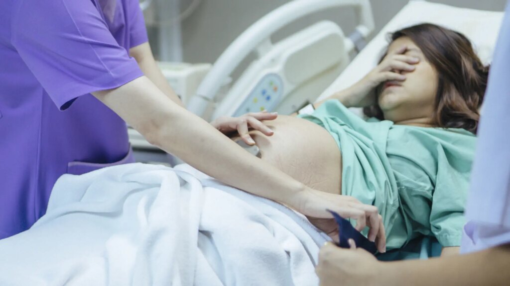 Esta es la primera comida que más piden las madres tras dar a luz, según un estudio