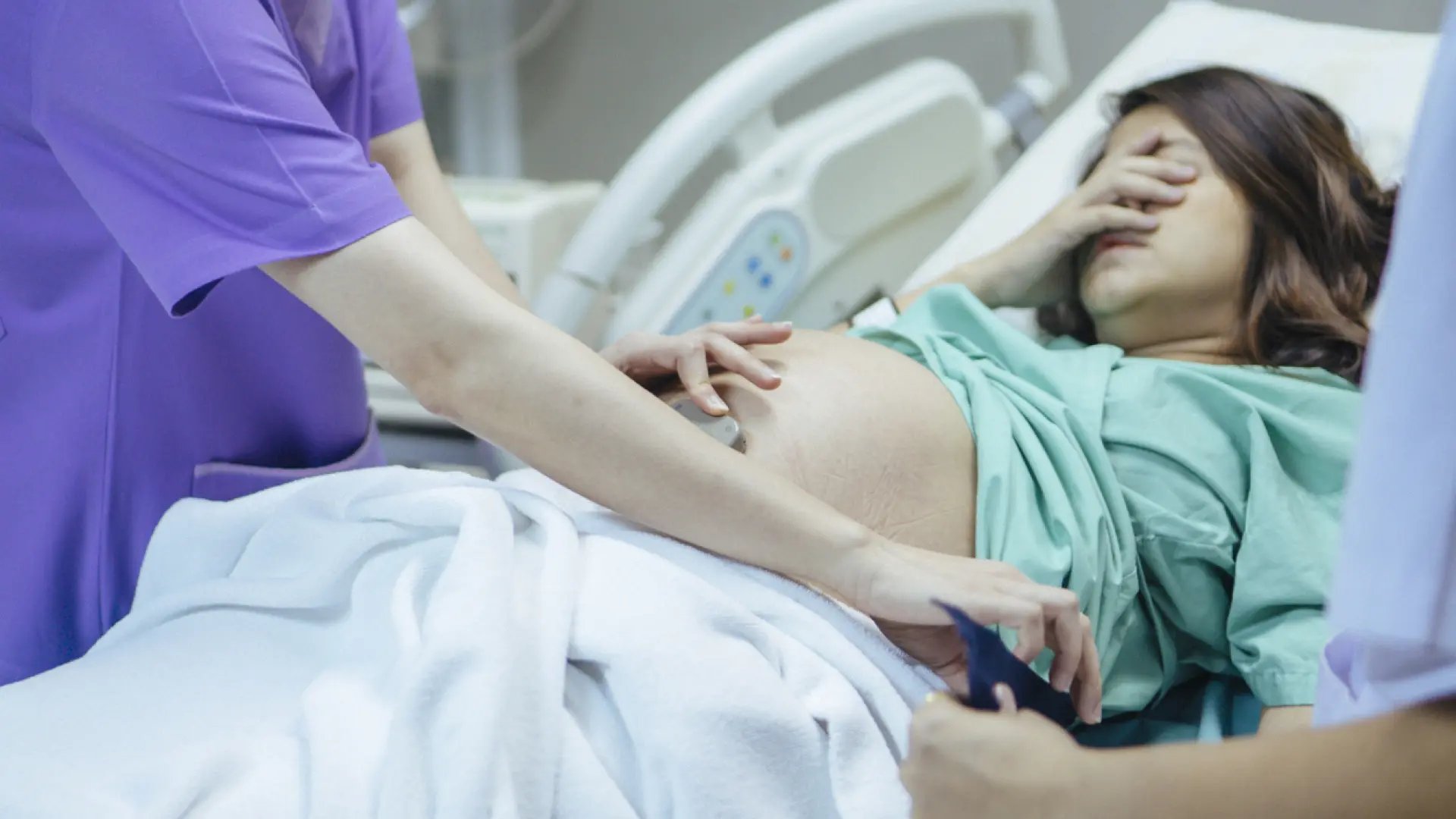 Esta es la primera comida que más piden las madres tras dar a luz, según un estudio