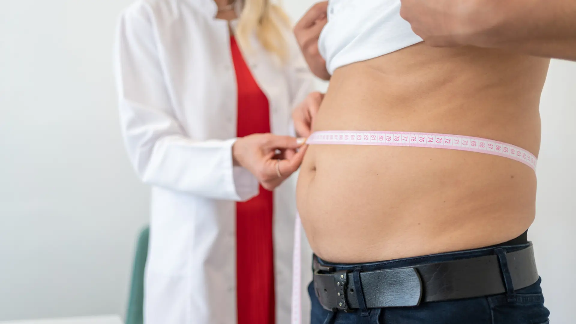 Esta es la vitamina que debes incluir en tu dieta para eliminar la grasa abdominal