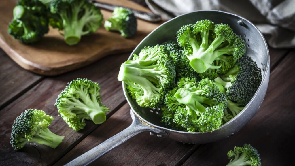 Las cinco verduras de hoja verde con más beneficios para la salud: antioxidantes, saciantes y anticancerígenas