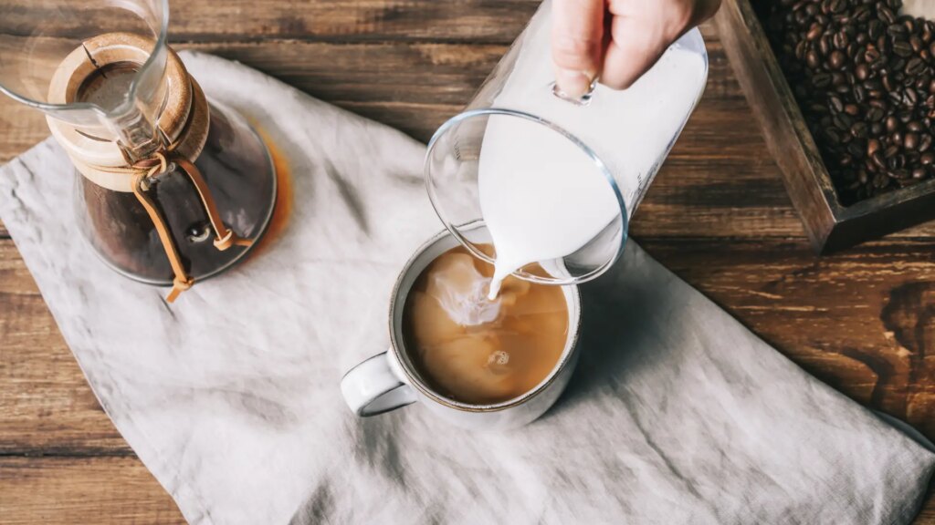 Las especias que debes añadir al café para cuidar la memoria según un neurólogo