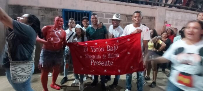 El varón rojo durante el concierto ‘Ta malo’ en Riohacha.