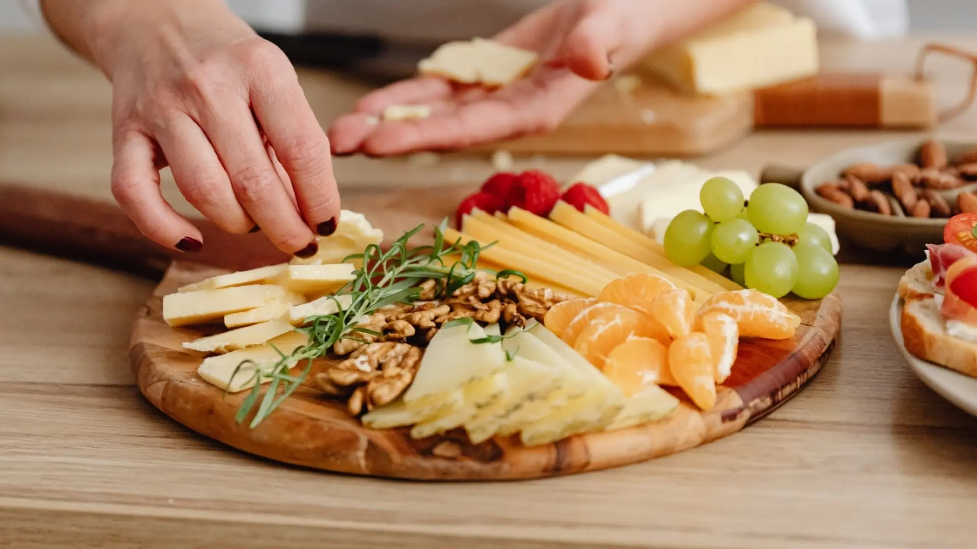 Los efectos en el cerebro de comer queso según un neurólogo