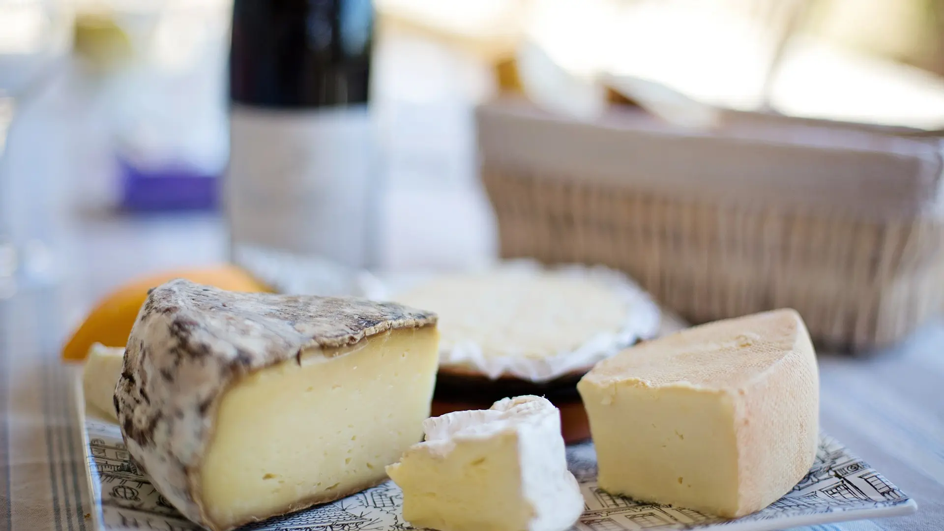 Los efectos en el cerebro de comer queso según un neurólogo