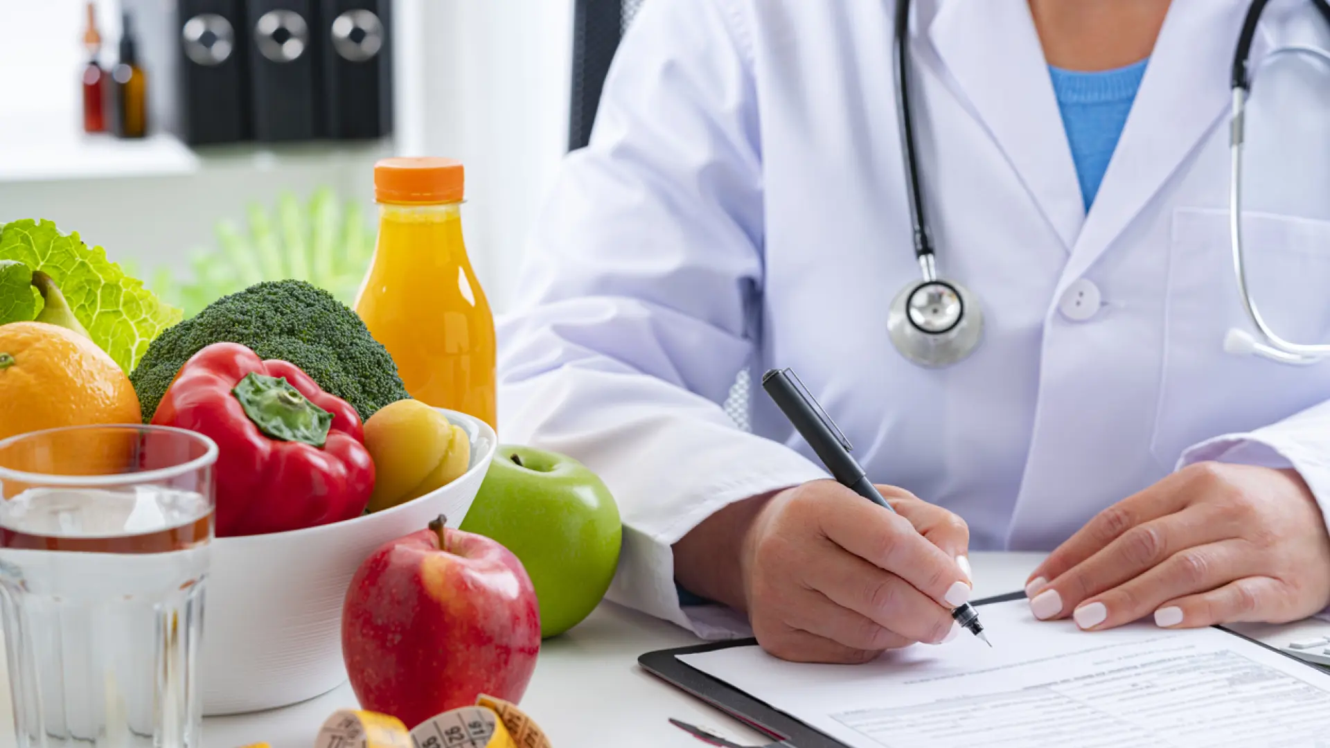 Este es el tipo de alimento que un médico afirma ser más dañino que fumar