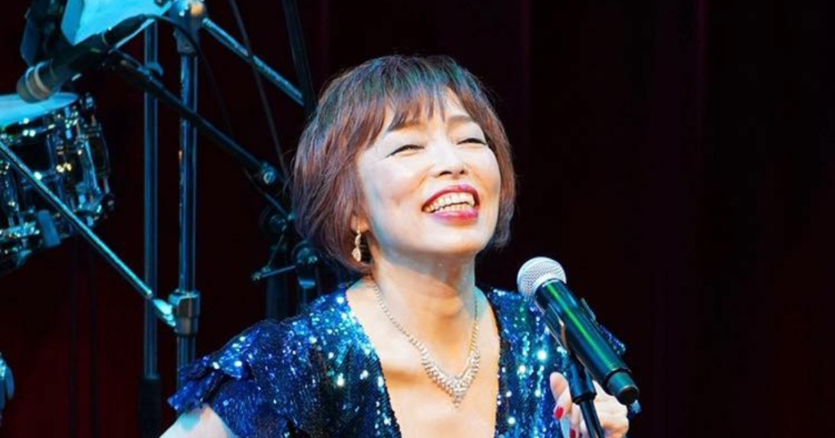 Nora Suzuki, de la Orquesta de la Luz, en Los Originales