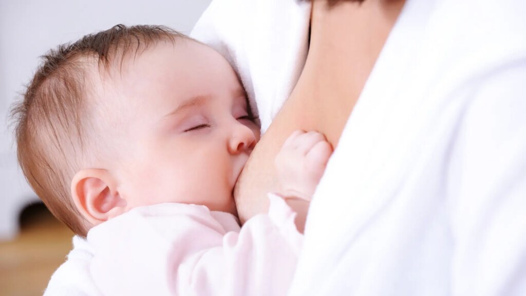Las madres vacunadas contra la Covid-19 inmunizan a sus bebés con la lactancia, según un estudio científico