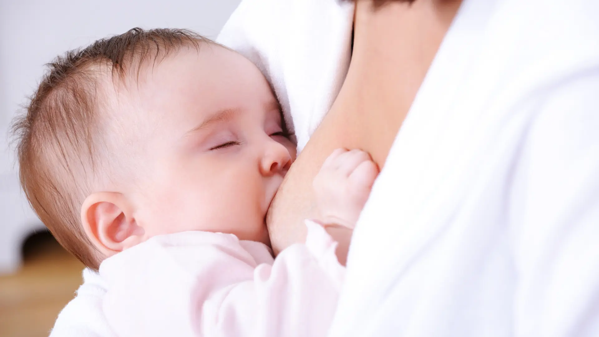 Las madres vacunadas contra la Covid-19 inmunizan a sus bebés con la lactancia, según un estudio científico
