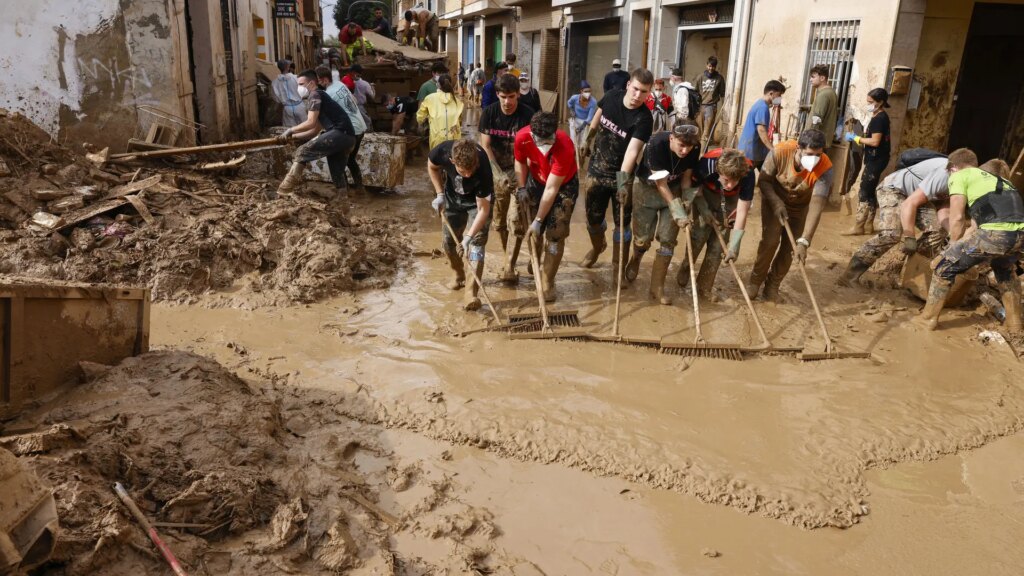 Una enfermera revela las recomendaciones para los voluntarios de la DANA: "Si no os cuidáis, no podréis ayudar"