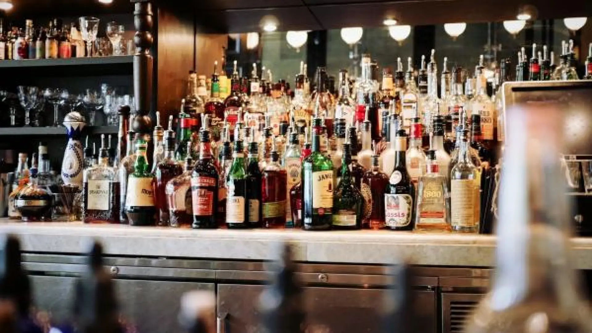 ¿deberían incluir las bebidas alcohólicas advertencias similares a las del tabaco?