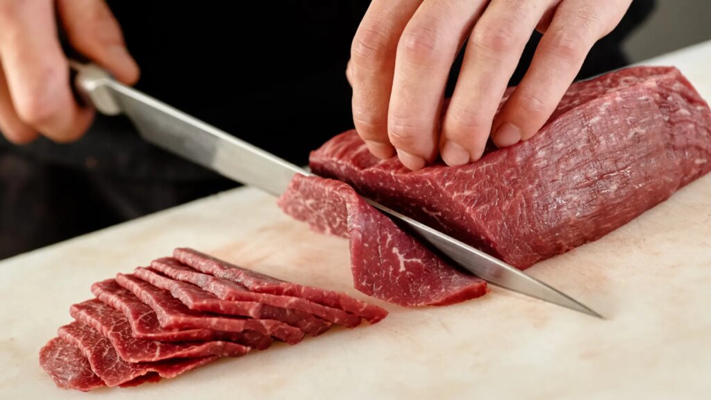 La OCU revela la carne que deberías eliminar de tu dieta: "Contiene hasta un 40% de agua"