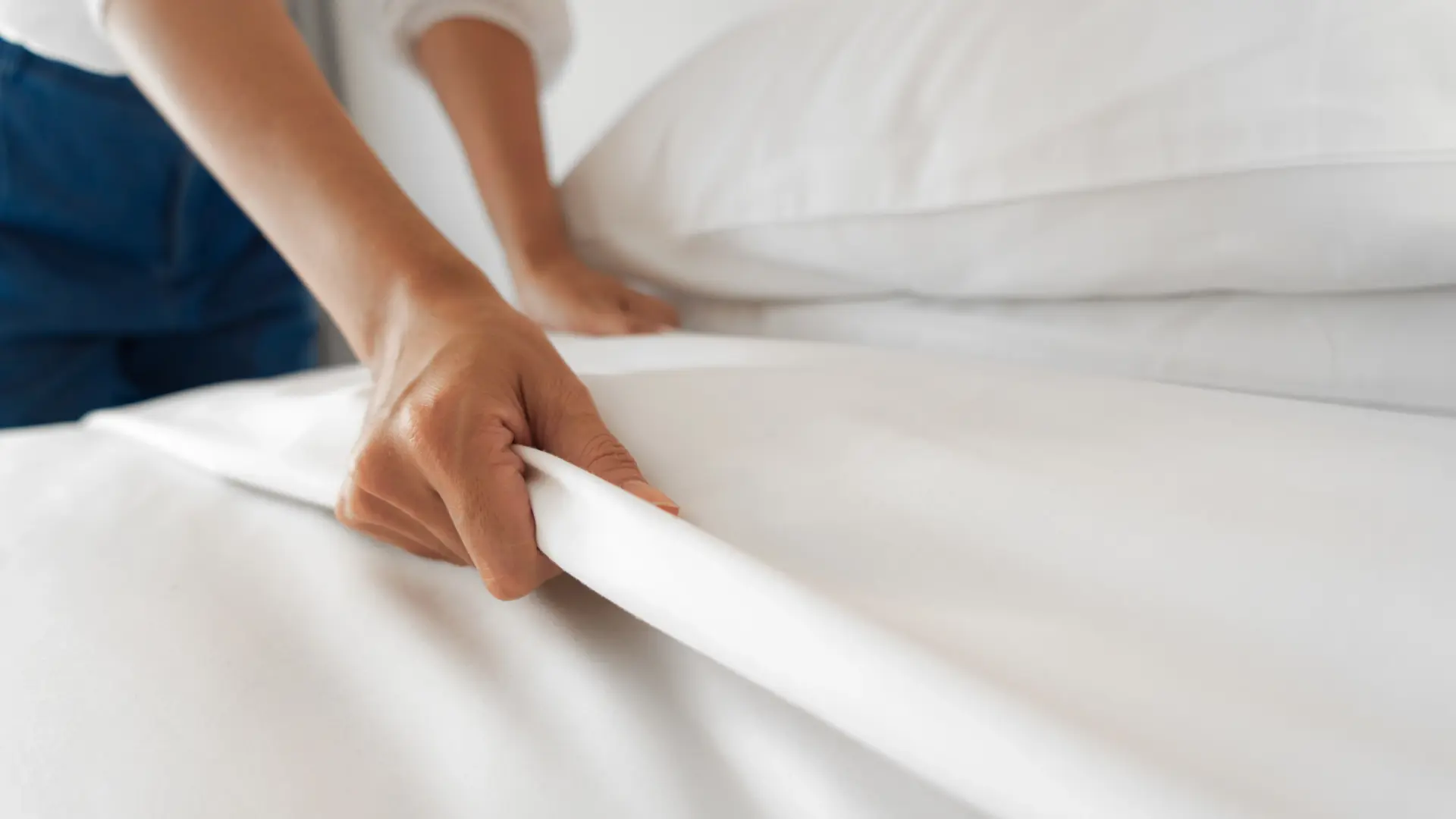 "no hagas la cama nada más levantarte por tu salud"
