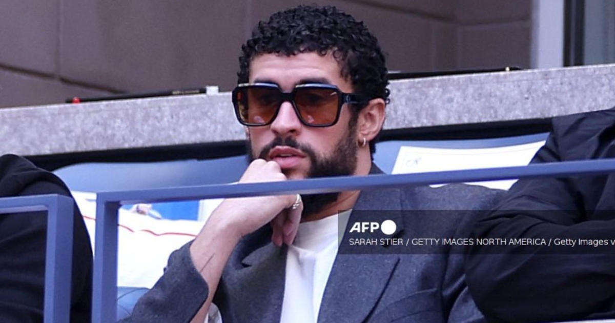 Bad Bunny se disfraza y canta ‘Nuevayol’ en metro de NY