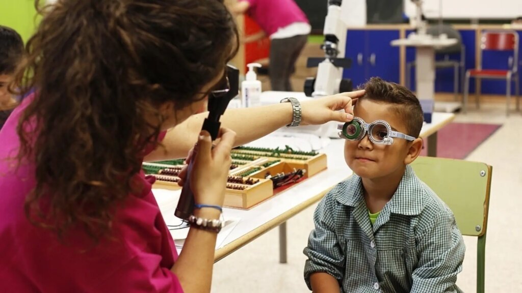 El hábito muy sencillo y saludable que reduce el riesgo de sufrir miopía en los niños