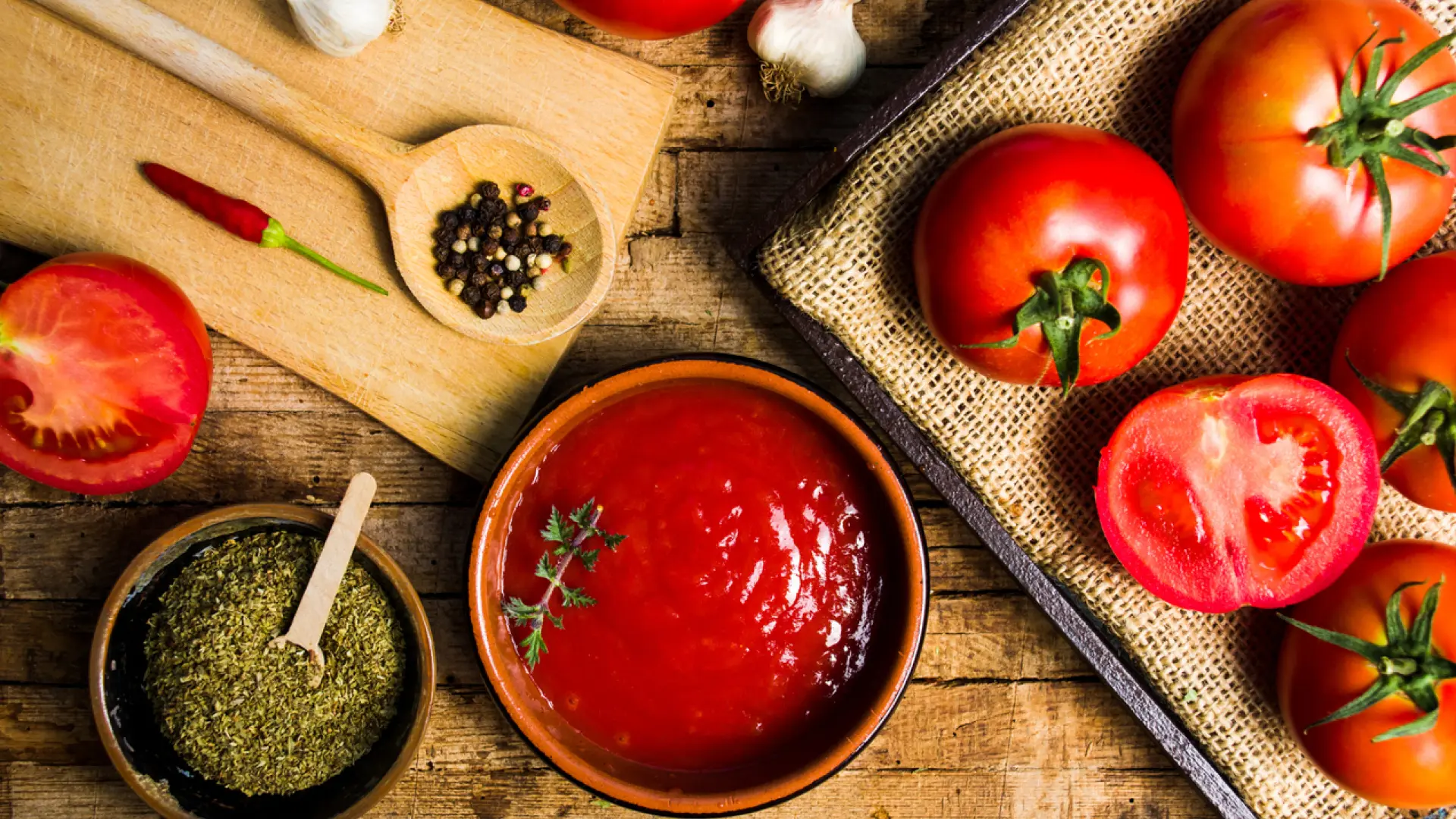 Esto es en lo que debes fijarte para comprar el tomate más saludable del supermercado según una nutricionista
