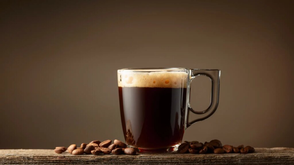 La hora a la que deberías tomarte el café para proteger al máximo tu corazón, según un nuevo estudio