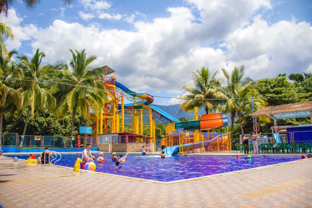 Plan cerca a Bogotá: pasadía cuesta $26.000, incluye piscina, tobogán y más
