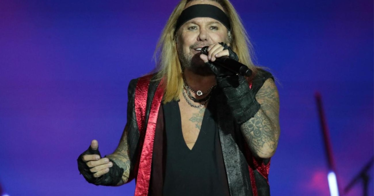 cantante se salva de accidente aéreo en Arizona