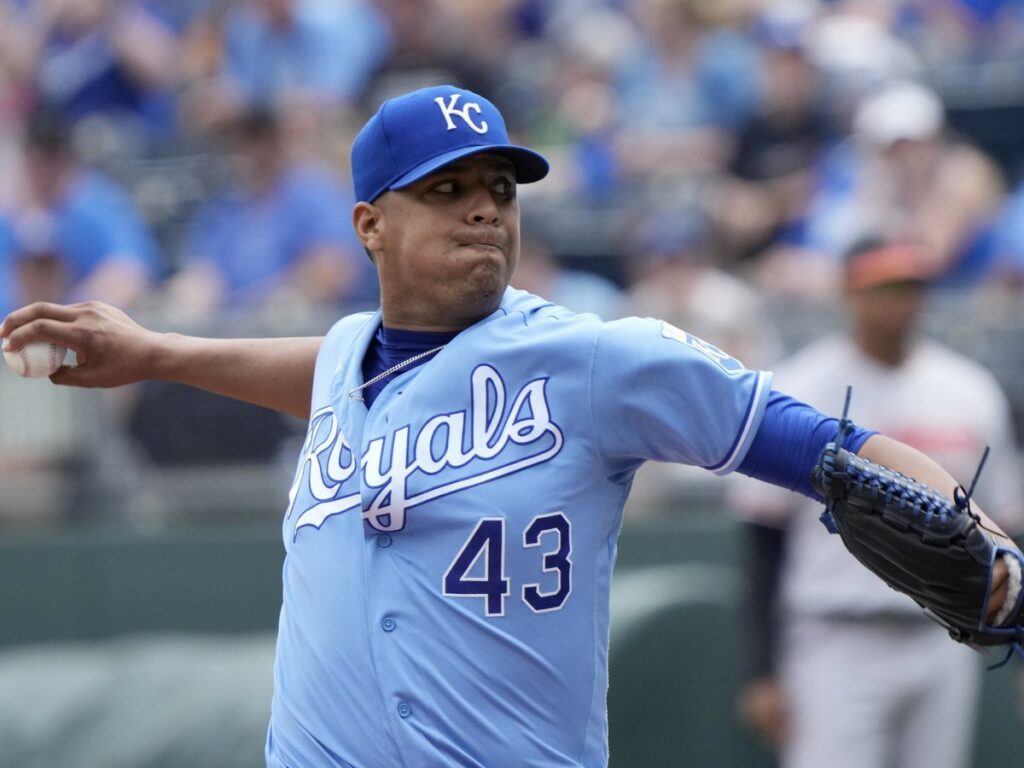 Carlos Hernández llega a Phillies vía waivers