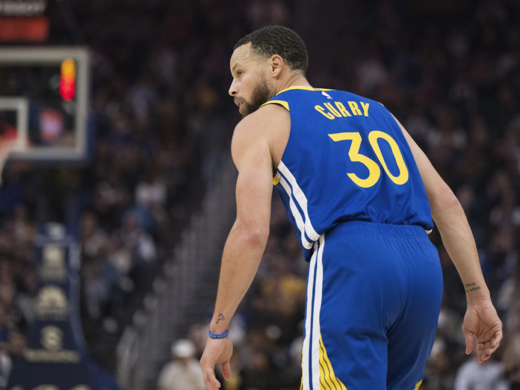 Curry regresa de su lesión y Golden State vence a Pelicans