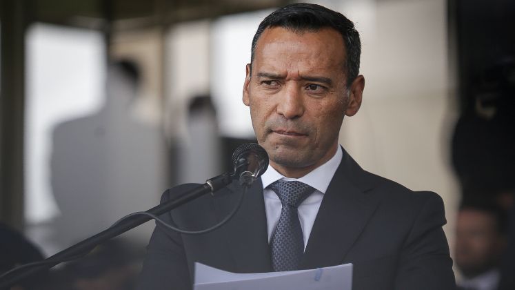 Ministro de Defensa solicita renuncias para reorganizar su equipo de trabajo