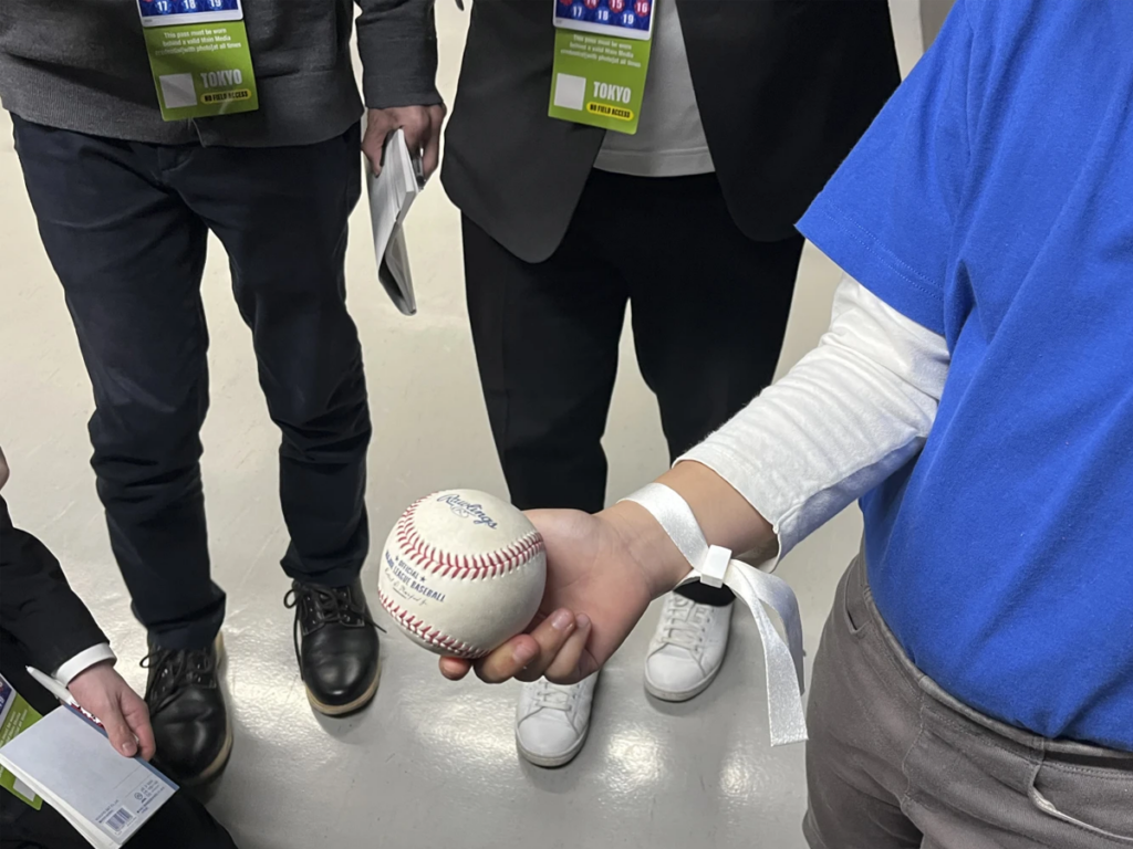 Niño de 10 años se quedó con el primer jonrón de Ohtani