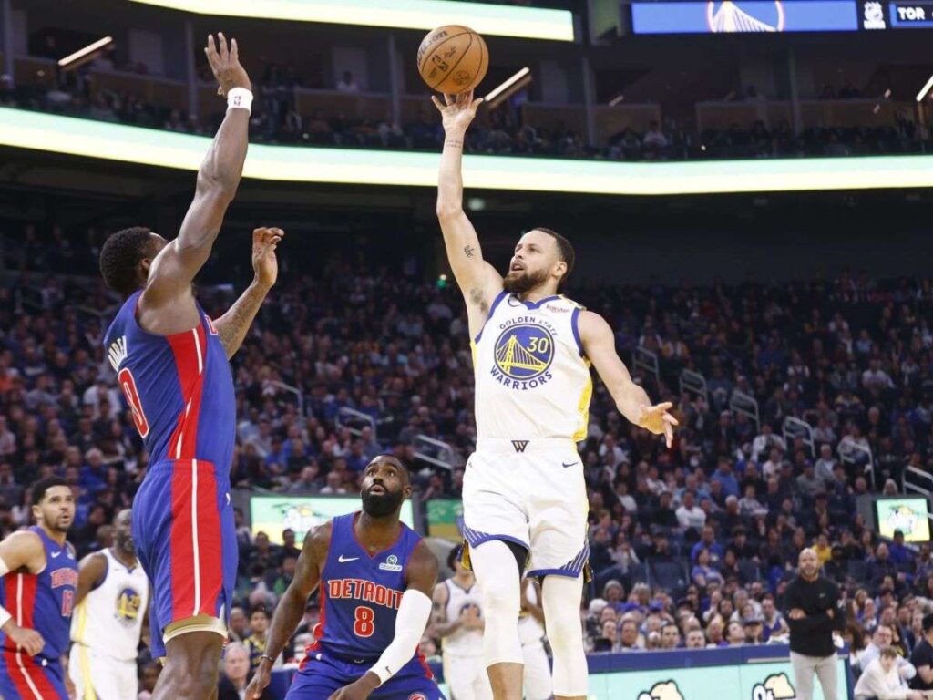 Stephen Curry llegó a los 25.000 puntos en la NBA