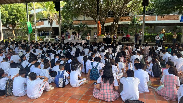 posturas encontradas por decreto que modifica jornada escolar y laboral de docentes