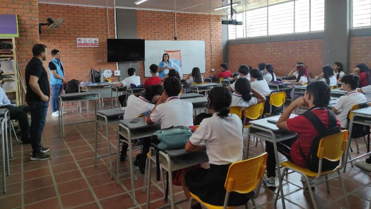 Así quedaron los salarios de los docentes de colegios públicos en Colombia para 2025
