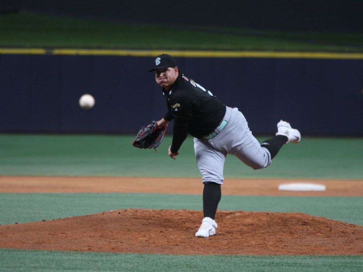 José Suárez llega a Magallanes en cambio de cinco peloteros