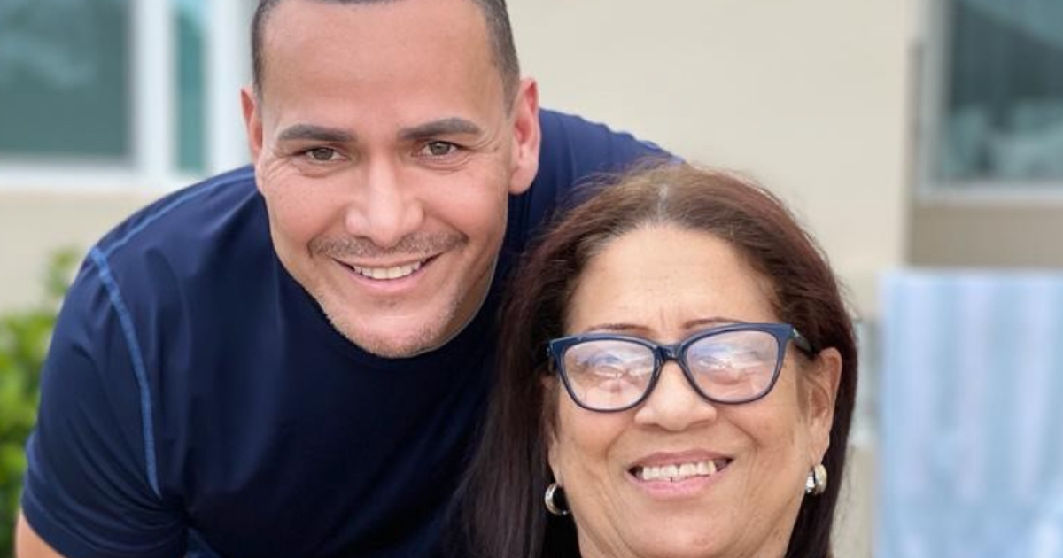 Víctor Manuelle despide a su madre con emotivo mensaje