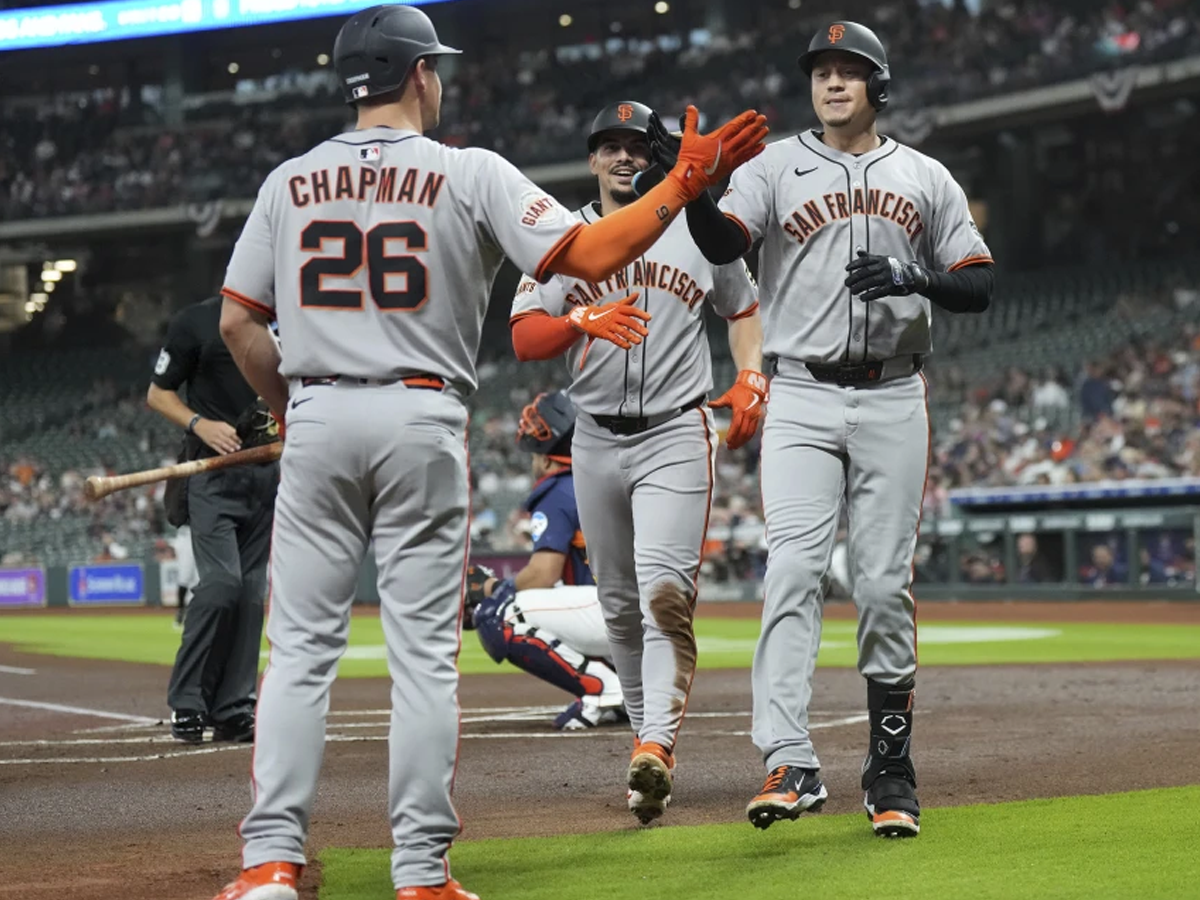 Wilmer Flores sumó un nuevo jonrón a su cuenta