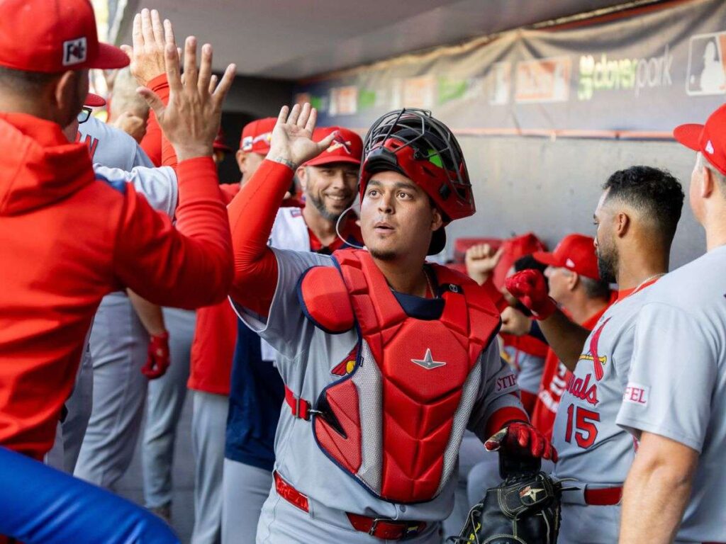 Yohel Pozo regresa a MLB con San Luis