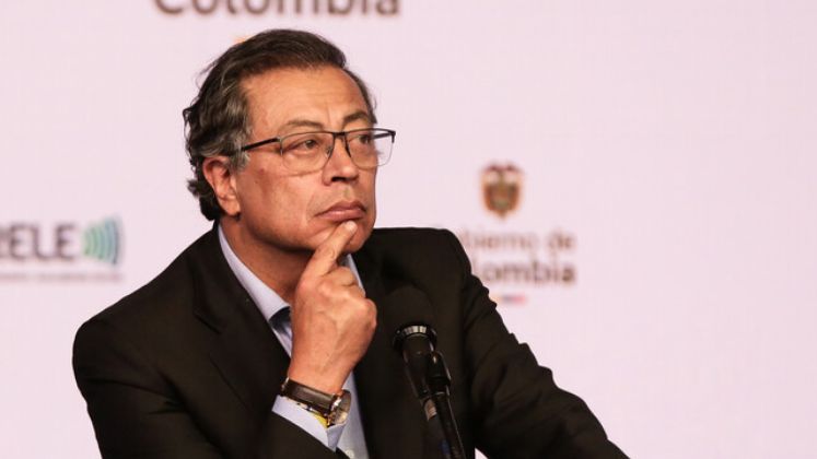 vacúnese también contra desinformación del Gobierno