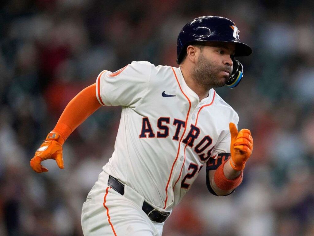 Altuve se une al club de los 700 extrabases