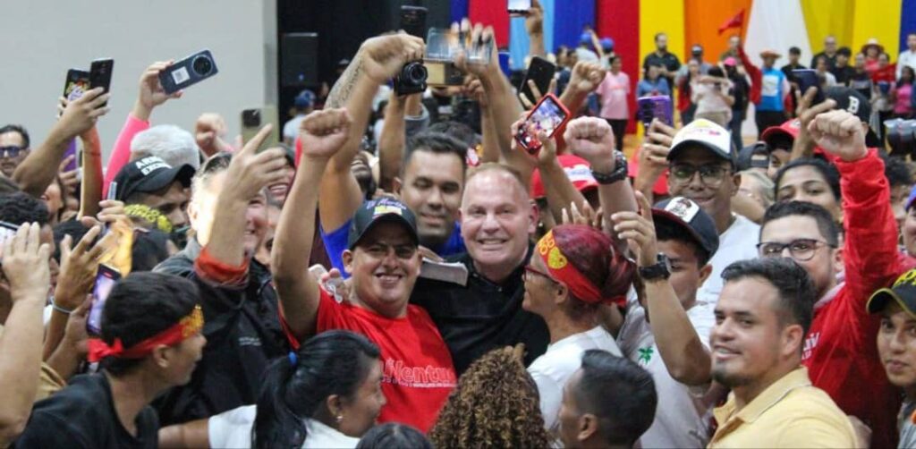 Di Martino comprometido con los jóvenes a financiar sus proyectos comunales