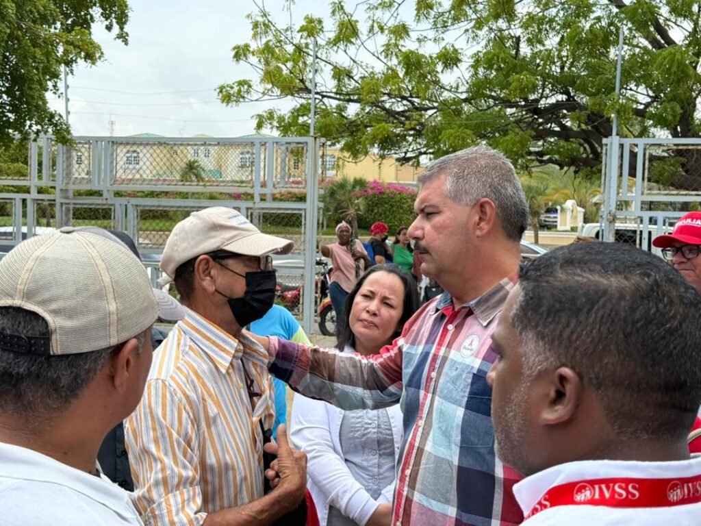 Gobernador Caldera activa Plan Cayapa en farmacia de alto costo