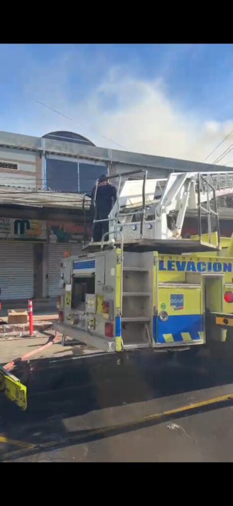 Alcaldía de Maracaibo controló rápidamente incendio en Las Playitas