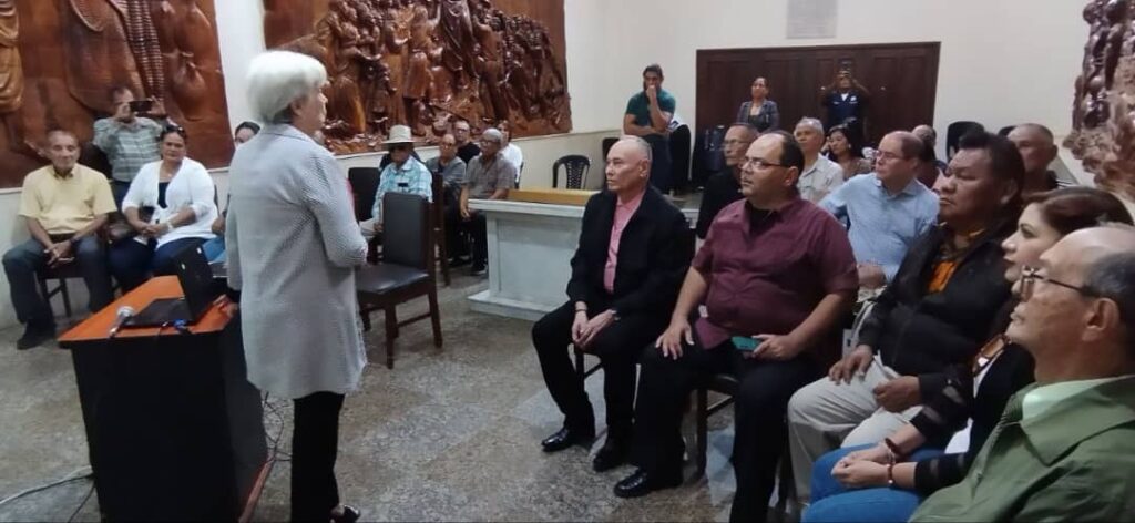 Realizan conversatorio sobre Felipe Pirela a 13 años de su inhumación en el Panteón del Zulia