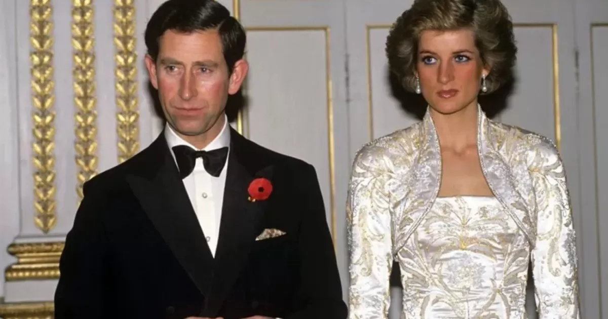 El PRÍNCIPE WILLIAM CONFIESA cómo lo marcó el DIVORCIO de Diana y Carlos