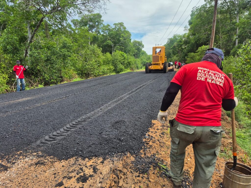 Gobernación del Zulia rehabilita 8 kilómetros de vialidad en el sector La Tigra del municipio Mara