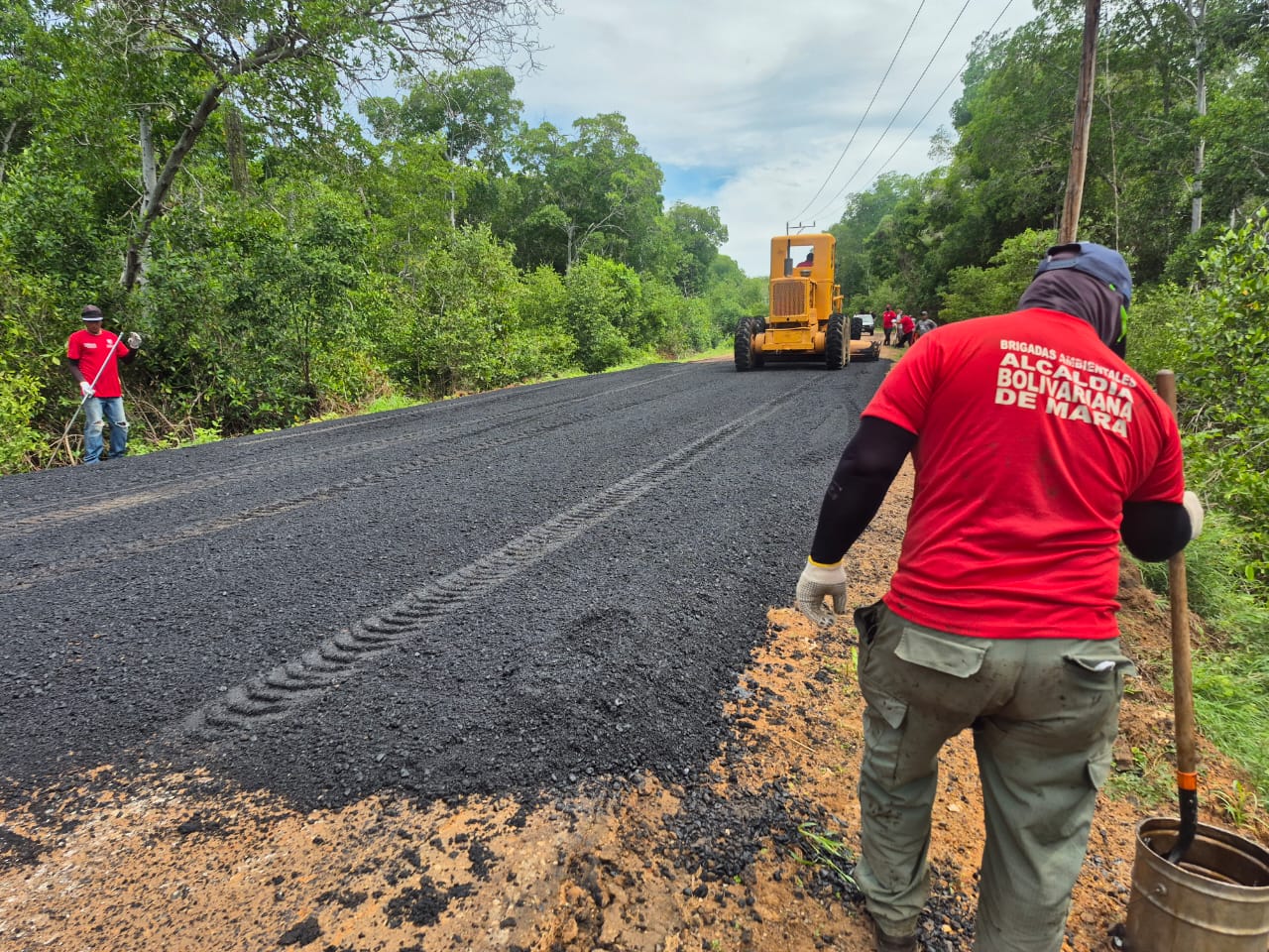 Gobernación del Zulia rehabilita 8 kilómetros de vialidad en el sector La Tigra del municipio Mara