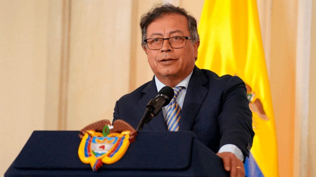 Petro denuncia bloqueo de EE. UU. y agresiones militares en el Caribe
