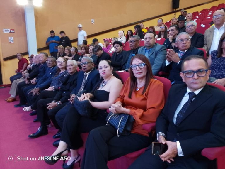 70 Años de gaita: Orden Ciudad de Cabimas para Barrio Obrero