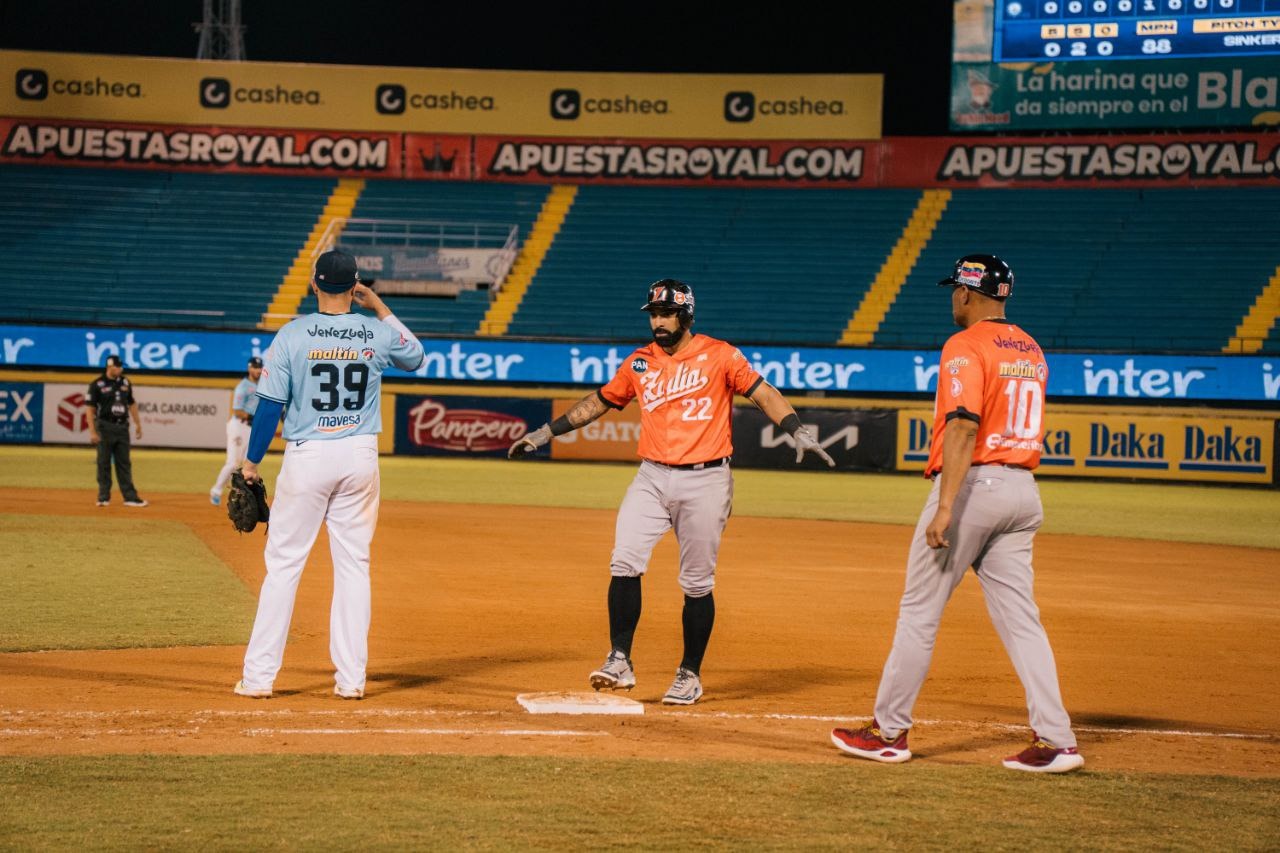 Águilas hunden a Magallanes con expulsión a Felipe Rivero