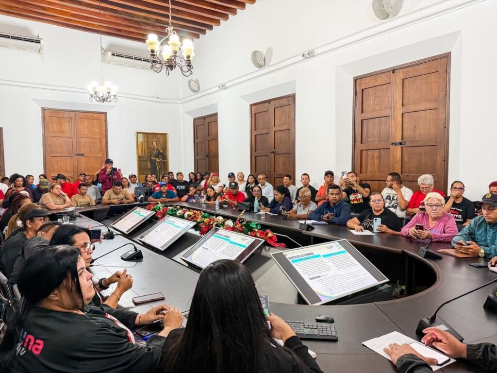 Gobernador Caldera entregó financiamiento a proyectos comunitarios