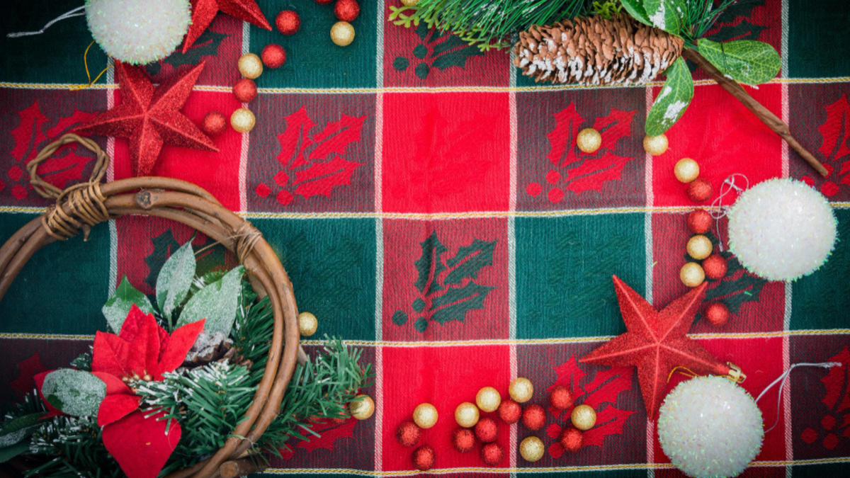 Las tendencias de manteles navideños 2025 apuestan por diseño, brillo y naturaleza